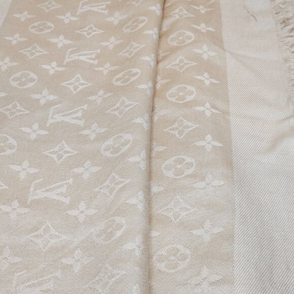 Louis Vuitton Classic Monogram Shawl - Picture 2 of 8